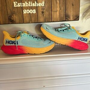 Men’s Hoka Arahi 7 *worn twice*